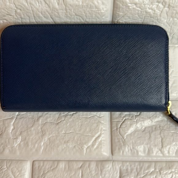 Prada Wallet - Picture 2 of 7
